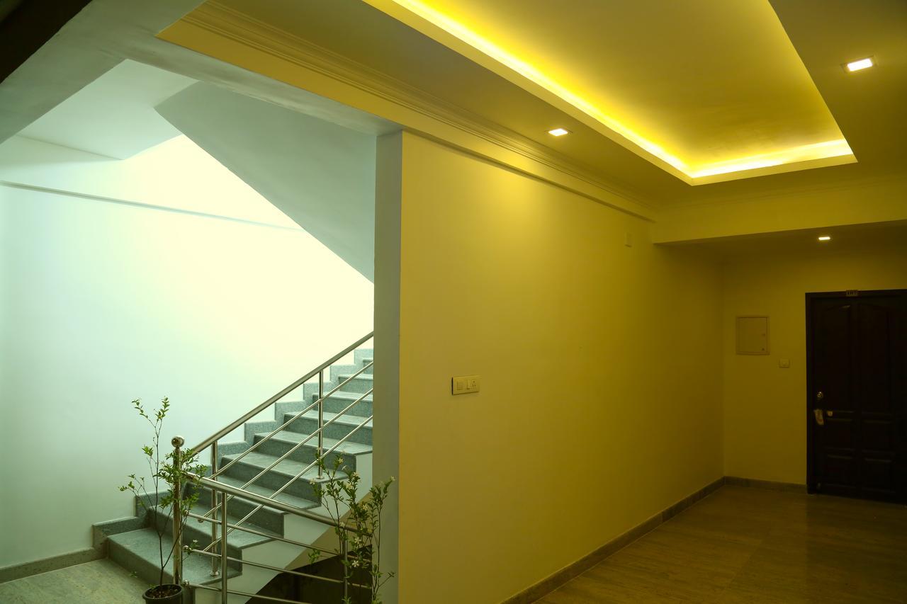 เอเบเนเซอร์ พลาซา Hotel เนดุมบัสเซรี ภายนอก รูปภาพ