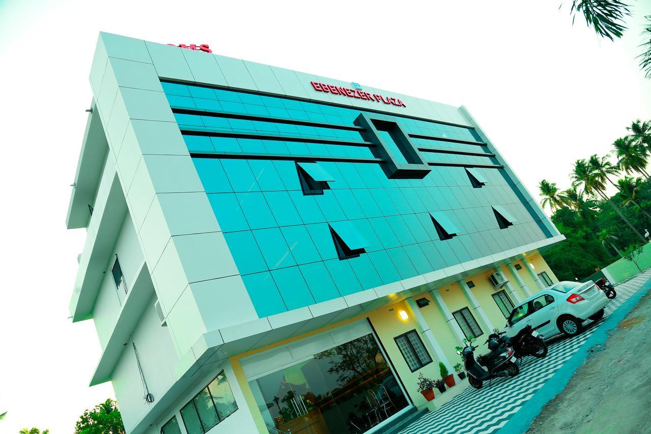 เอเบเนเซอร์ พลาซา Hotel เนดุมบัสเซรี ภายนอก รูปภาพ