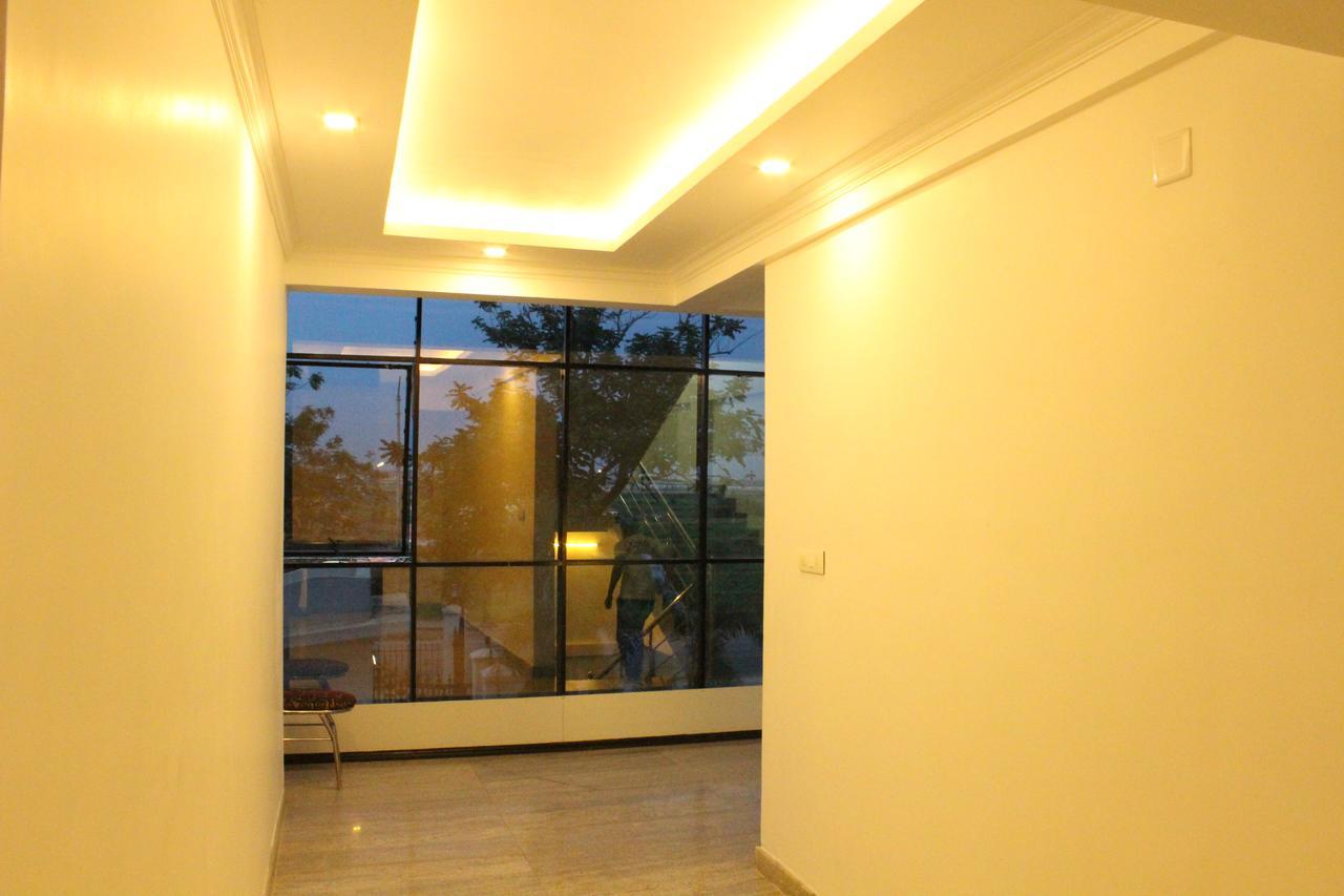 เอเบเนเซอร์ พลาซา Hotel เนดุมบัสเซรี ภายนอก รูปภาพ