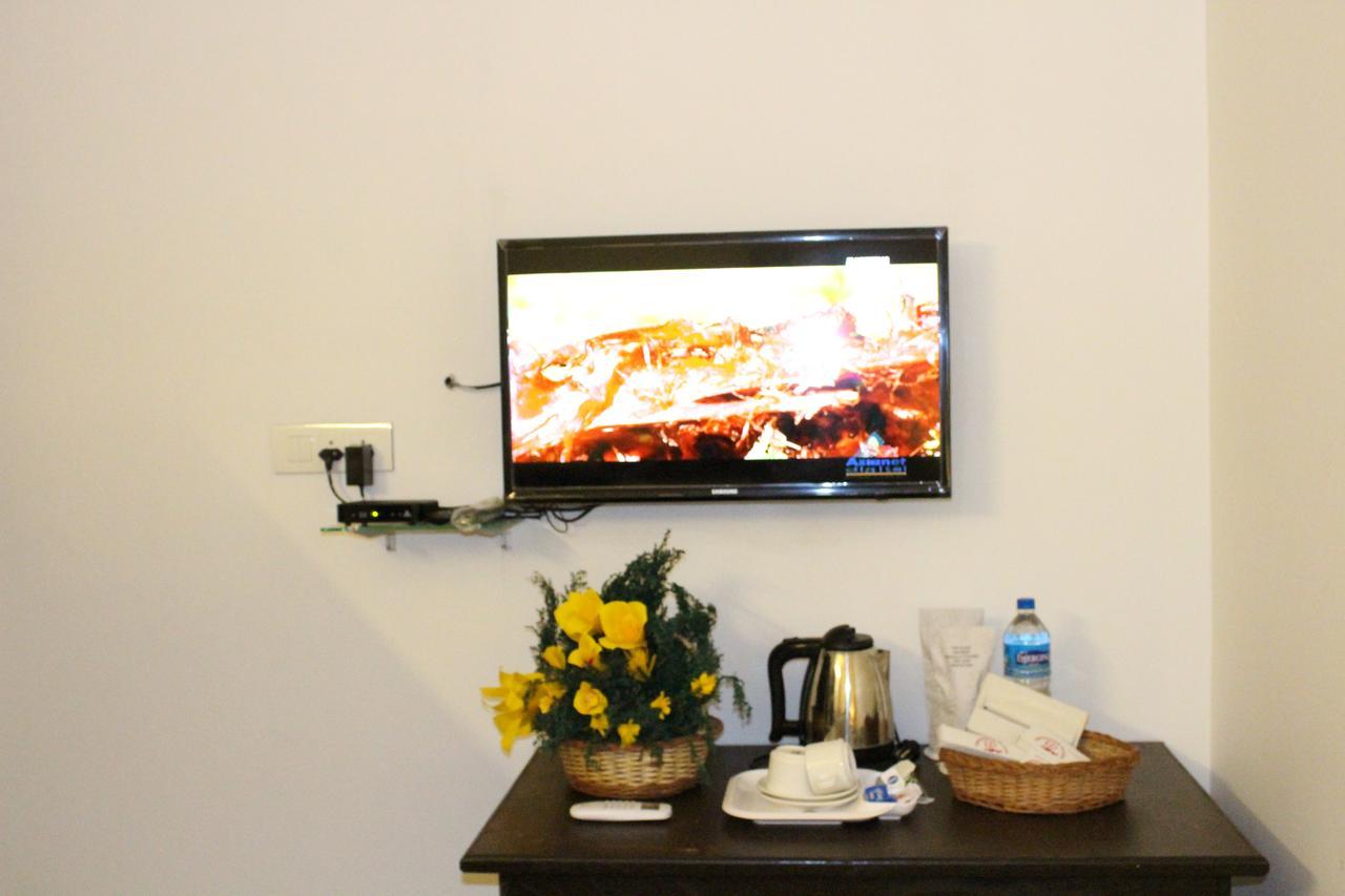 เอเบเนเซอร์ พลาซา Hotel เนดุมบัสเซรี ภายนอก รูปภาพ